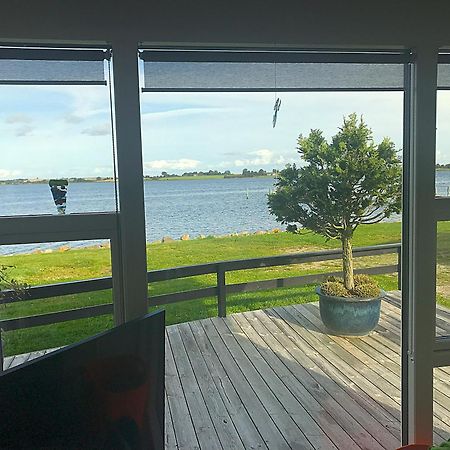Eksklusiv Sommerhus Beliggende I Vandkanten 蒙克博 外观 照片